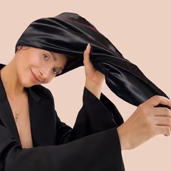 Hodvábny uterák na vlasy – čierny